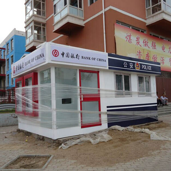 成都交警崗?fù)?/></p><p>二、尺寸：</p><p>警察員額的規(guī)模取決于其安置面積和工作人數(shù)。車站鐵警崗?fù)ゎ伾捎枚喾N搭配方式，可根據(jù)實際用途及建筑物風(fēng)格個性化選擇相應(yīng)的配套設(shè)施。高速交警崗?fù)げ捎孟冗M(jìn)的氬弧精焊技術(shù)和特殊防水工藝，克服了普通產(chǎn)品防水性能差的缺陷。治安警用崗?fù)ぷ置胬斫饩褪菎徤诠ぷ鞯男》孔?。在車場管理中，崗?fù)こ３Ｒ卜Q之為收費亭，是停車場管理人員收取停車費的工作場所，除此以外還可用作小區(qū)保安門衛(wèi)值班室，在部隊是士兵站崗的地方，內(nèi)部配置收費電腦等收費平臺。</p><p>三、顏色：</p><p>交警崗?fù)ね庥^的顏色信息一般的要與其放置的環(huán)境相融合。所以我們選擇社區(qū)交警崗?fù)ゎ伾雌渲車沫h(huán)境，這樣學(xué)生才能充分體現(xiàn)中國交警崗?fù)さ拿烙^度</p><p>四、外觀：</p><p>警務(wù)正方形，橢圓形，不規(guī)則的，環(huán)形的，并且其他模型展臺外觀，根據(jù)周圍的個人愛好和環(huán)境這一般可達(dá)的決定。</p><p>五、配置：</p><p>成都交警崗?fù)び猛静煌?，配置不?.這應(yīng)根據(jù)警察所使用的面積及其使用情況來確定。</p><p>以上五點是定制交警崗?fù)さ囊恍﹩栴}主要工作要點，希望能給社會有用的人士可以帶來一點建議。</p>  <p>
    網(wǎng)站欄目：<a href=